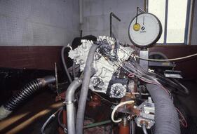 Lamborghini LM002 (1986) - Engine on the test bench