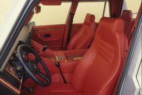 Lamborghini LM002 (1986) – Unglaublich breite Mittelkonsole