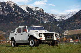 Lamborghini LM002 (1986) - als Lot 135 angeboten an der Versteigerung von Artcurial an der Rétromobile Paris am 7. Februar 2020