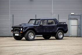 Bild Lamborghini LM002 (1988) - Lot 349 an der RM/Sotheby's "Cliveden House" Versteigerung am 12. Juni 2024
