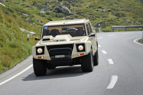 Bild Lamborghini LM002 (1988) - bei der Überquerung des Flüelapasses an der Passione Engadina 2019