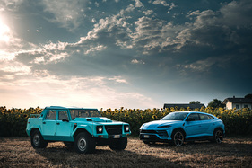 Lamborghini LM002 (1988) - zusammen mit seinem spirituellen Nachfolger Urus