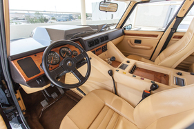 Lamborghini LM002 (1990) - Nardi-Lenkrad, viel Leder und Holz Lamborghini LM002 (1990) - Nardi-Lenkrad, viel Leder und Holz