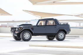 Lamborghini LM002 (1990) - Viel Bodenfreiheit garantieren hohe Gelände-Tauglichkeit
