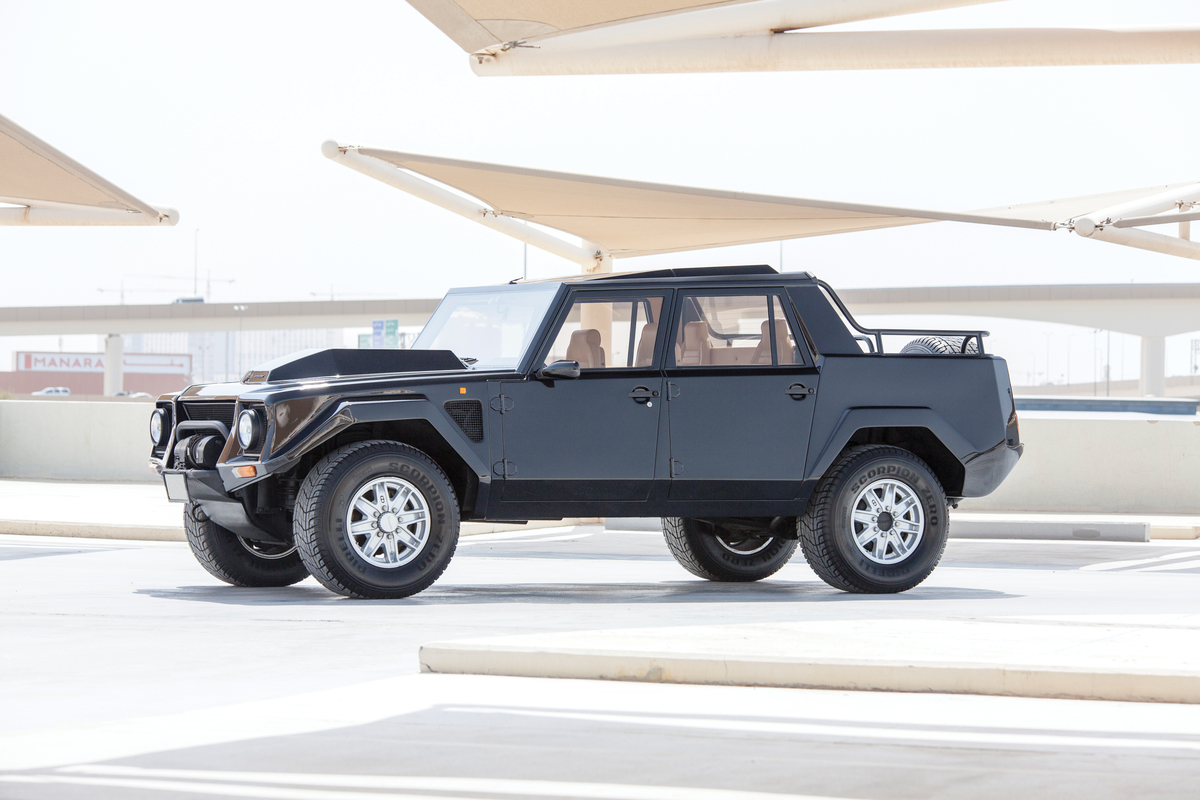 Lamborghini LM002 (1990) - Viel Bodenfreiheit garantieren hohe Gelände-Tauglichkeit