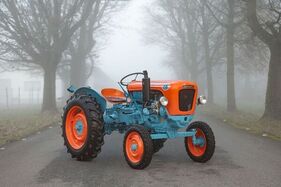 Lamborghini Landwirtschafts-Traktor 1R (1964) - als Lot 051 angeboten an der Artcurial Rétromobile Paris Versteigerung am 2. Februar 2024