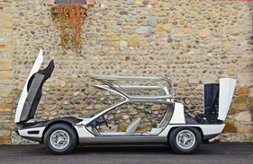 Lamborghini Marzal 1967 - Seitenansicht auf geöffnete Elemente