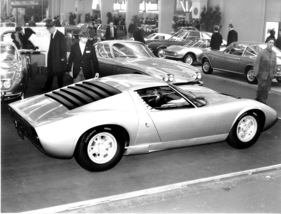 Lamborghini Miura (1967) - auf dem Lamborghini-Stand der Mittelpunkt - Genfer Autosalon 1967