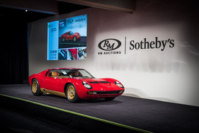 Lamborghini Miura P 400 SV (1971) - USD 2,475 Millionen erreichte der Supersportwagen aus dem Pinnacle Portfolio - Lot 105 an der RM/Sotheby's Versteigerung in Monterey am 13. - 15. August 2015 (1971)