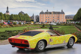 Lamborghini Miura P400 (1967) - macht sich auch bunt gut vor dem edlen Schlosse - 18. ASC-Classic-Gala Schwetzingen 2022