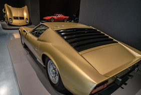 Lamborghini Miura P400 (1968) - in der Ausstellung "PS:. Ich liebe Dich. Sportwagen-Design der 1950er - 1970er Jahre"