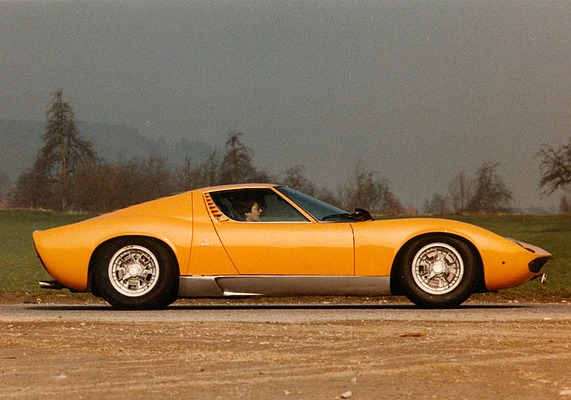Lamborghini Miura P400 (1969) - Gandinis Meisterwerk mit wunderschöner Silhouette