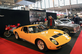 Lamborghini Miura P400 (1969) - natürlich zusammen mit einer MV Agusta ausgestellt - Rétromobile Paris 2018