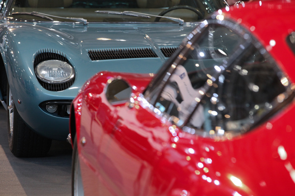 Lamborghini Miura P400 S (1970) - unverwechselbares Design, u.a. wegen der Klappscheinwerfer mit Wimpern - Sonderschau "Rivalen" an der Bremen Classic Motorshow 2020