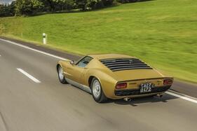 Lamborghini Miura S (1970) - At full speed