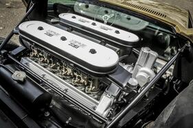 Lamborghini Miura S (1970) - Twelve cylinders beautifully packaged