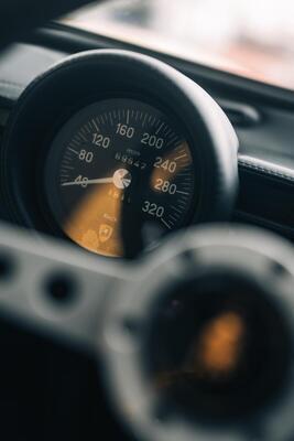 Lamborghini Miura SV (1971) - The speedometer goes up to 320