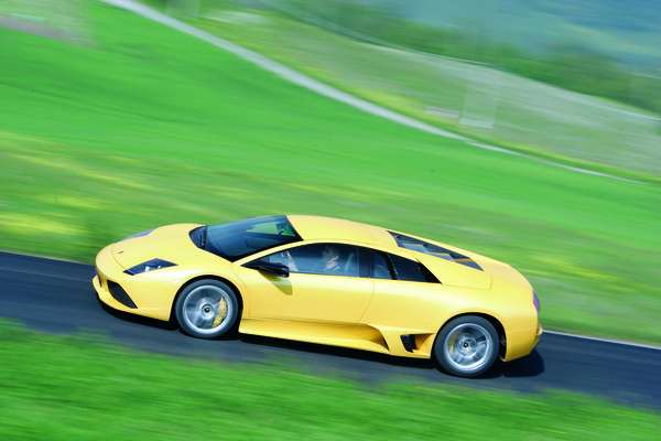 Lamborghini Murciélago LP 640 (2006) - Die Lufteinlässe an den Schwellern sind links und rechts unterschiedlich ausgelegt