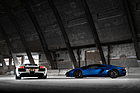 Bild: Lamborghini Murciélago LP640 Versace (2006) - Heckansicht mit einem Aventador im Hintergrund