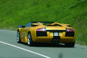 Lamborghini Murciélago Roadster (2004) - Gut sichtbat: Die zwei geöffneten Lufteinlässe hinter den Türen
