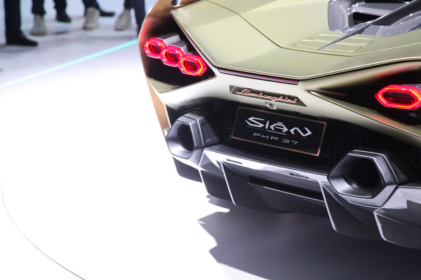 Lamborghini Sián FKP 37 (2019) - zerklüftetes Heck - IAA in Frankfurt 2019