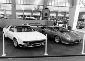 Lamborghini Silhouette (1980) - nun unter deutscher Kontrolle, gezeigt werden die bekannten Typen, u.a. Countach (rechts) und Espada (hinten) - Genfer Autosalon 1980