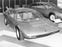 Lamborghini Urraco (1971) - mit quergestelltem V8-Mittelmotor steigt Lamborghini am Genfer Autosalon 1971 in den Markt der kleineren Luxussportwagen ein