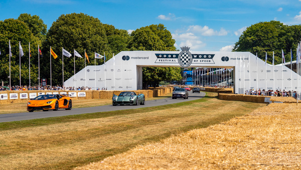 Bild Lamborghini und Pagani unterwegs im Rahmen des Pirelli 10'000 PS Festivals für P Zero - Goodwood Festival of Speed 2025