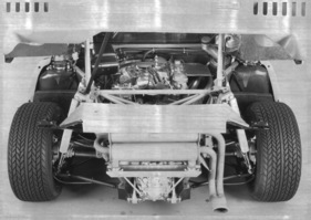 Lancia 037 Rally (1983) - Blick auf den Motor im Heck (Mittelmotor)