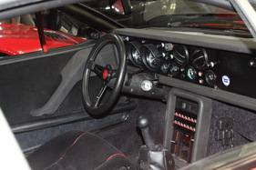Lancia 037 Rallye (1984) - Artcurial Versteigerung an der Rétromobile 2012 in Paris (Lot 365) - Interieur des gut erhaltenen Mittelmotorsportwagens, der von Artcurial für Euro 165'000 zugeschlagen werden konnte