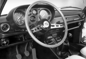 Lancia 2000 Coupé (1972) - Lenkrad und Armaturenbrett mit Rundinstrumenten in der HF-Version (1972)