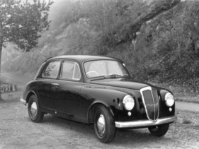 Lancia Appia (1953) - Limousine der ersten Serie, sieht aus wie eine kleine Aurelia