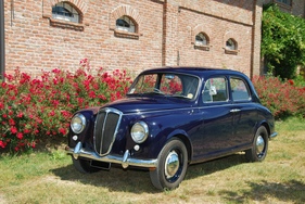 Lancia Appia Berlina Serie 1 (1955) - als Lot 312 angeboten an der Artcurial Le Mans Classic Versteigerung am 5. Juli 2014