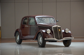 Lancia Aprilia Berline (1937) - als Lot 297 angeboten an der Artcurial Le Mans Classic Versteigerung am 5. Juli 2014