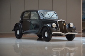 Lancia Aprilia Berline (1946) - als Lot 301 angeboten an der Artcurial Le Mans Classic Versteigerung am 5. Juli 2014