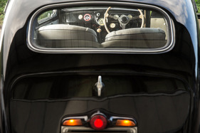 Lancia Ardea 4. Serie (1952) - das Armaturenbrett ist in Wagenfarbe gehalten