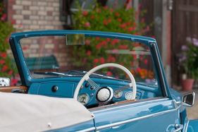 Lancia Ardea Cabriolet (1945) - Italien hatte bereits Mitte der Zwanzigerjahre den Linksverkehr eingeführt, Lancia blieb bei der Rechtslenkung