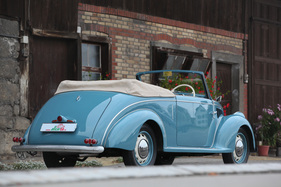 Lancia Ardea Cabriolet (1945) - der Kofferraum bietet nur wenig Platz, da er auch noch das Reserverad fasst Lancia Ardea Cabriolet (1945) - der Kofferraum bietet nur wenig Platz, da er auch noch das Reserverad fasst