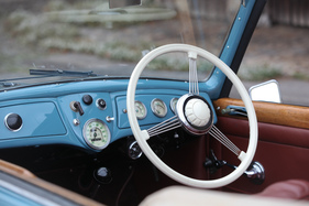 Lancia Ardea Cabriolet (1945) - elegantes Lenkrad mit Federspeichen