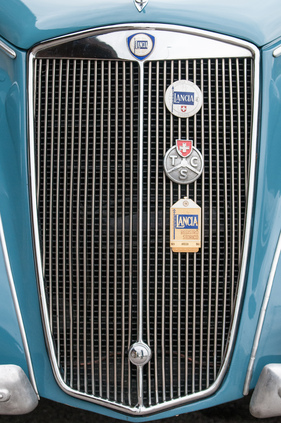 Lancia Ardea Cabriolet (1945) - klassischer Lancia-Kühler