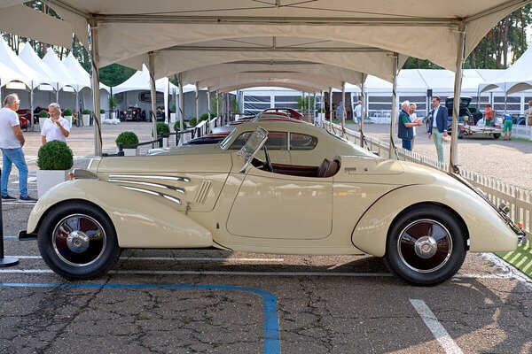 Bild Lancia Astura Roadster Pinin Farina (1935) – Das Unikat erregte Aufsehen – und die Jury kürte es zum "Best of Show"