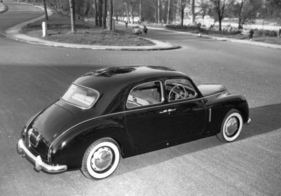 Lancia Aurelia (1952) - mit gegenläufigen Türen