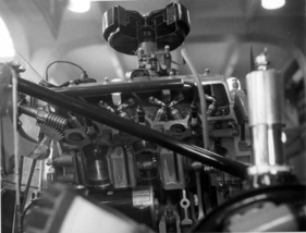 Lancia Aurelia (1953) - Blick "in" den Motor am Genfer Autosalon