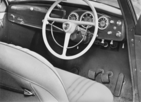Lancia Aurelia (1953) - Lenkrad für gute Kontrolle des Fahrzeugs ausgelegt - Platz für Radio und Handschuhfach