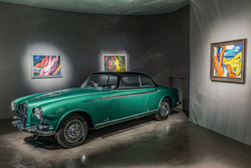 Bild Lancia Aurelia 2000 Coupé Vignale Michelotti (1952) - in der Ausstellung „Dolce Vita – die wunderbare Leichtigkeit des Seins“ im MAC Museum Art & Cars
