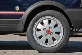 Lancia Autobianchi A112 Abarth 70 HP (1985) - immer noch mit der serienmässigen 135-er Bereifung auf den eleganten Alurädern