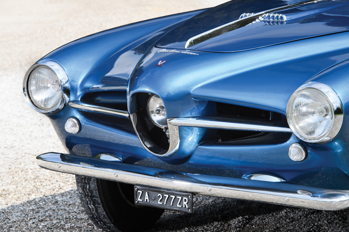 Lancia B52 Vignale Coupé (1952) - anstatt einer Chromnase gibt es im Düsenloch einen zusätzlchen Scheinwerfer