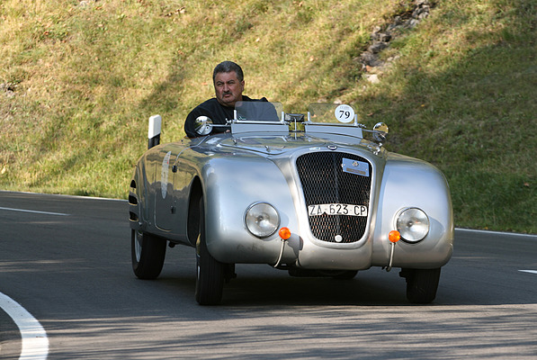 Lancia Barchetta Aprilia (1938) am Jochpass Memorial 2011 (Start-Nr. 079)
