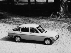 Lancia Beta Berlina 2000 (1976) – Die 2. Serie präsentierte sich etwas begradigt und geglättet