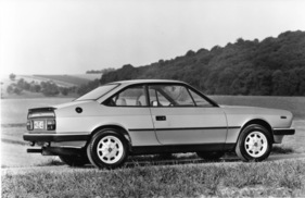 Lancia Beta Coupé (1982) - Seitenansicht des modellgepflegten Coupés 2000 IE